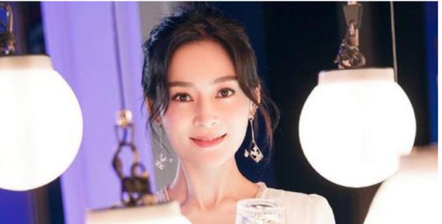 容嬷嬷|容嬷嬷的儿子，出道10年无人知晓，儿媳妇却“人尽皆知”