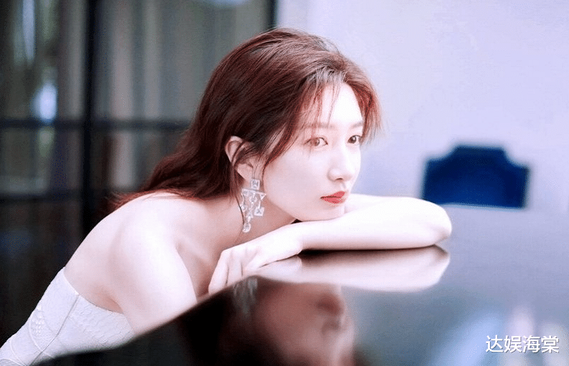 胡歌|胡歌否认和薛佳凝复合，江疏影晒美照暗示想结婚，网友：复合算了