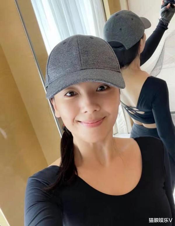 刘涛|42岁刘涛懒理婚变传闻，深夜现身酒吧，凹凸身材惹路人挪不开眼