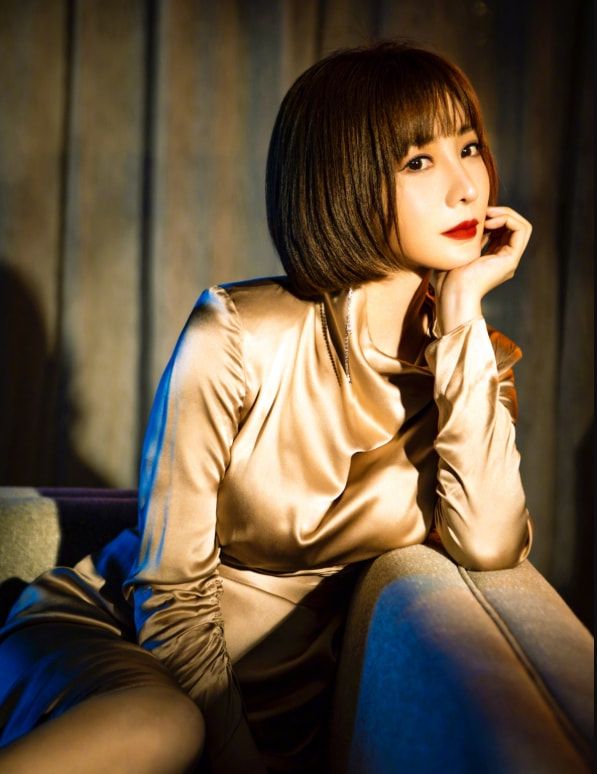 |“性感女神”柳岩：为母亲治病进入娱乐圈，惹怒知名导演因祸得福