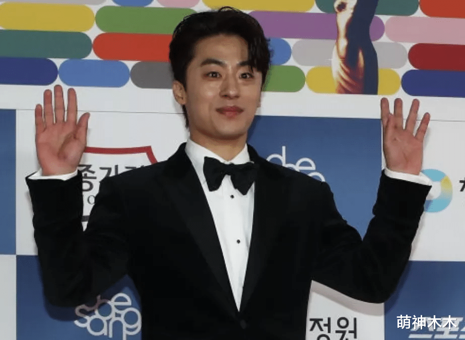 生图|外网曝光韩国青龙奖明星生图，油光满面脸僵嘴歪，宋仲基一脸憔悴