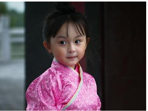 整容|2岁出道年入百万的小“芈月”，因太漂亮被禁止整容，今长成这般