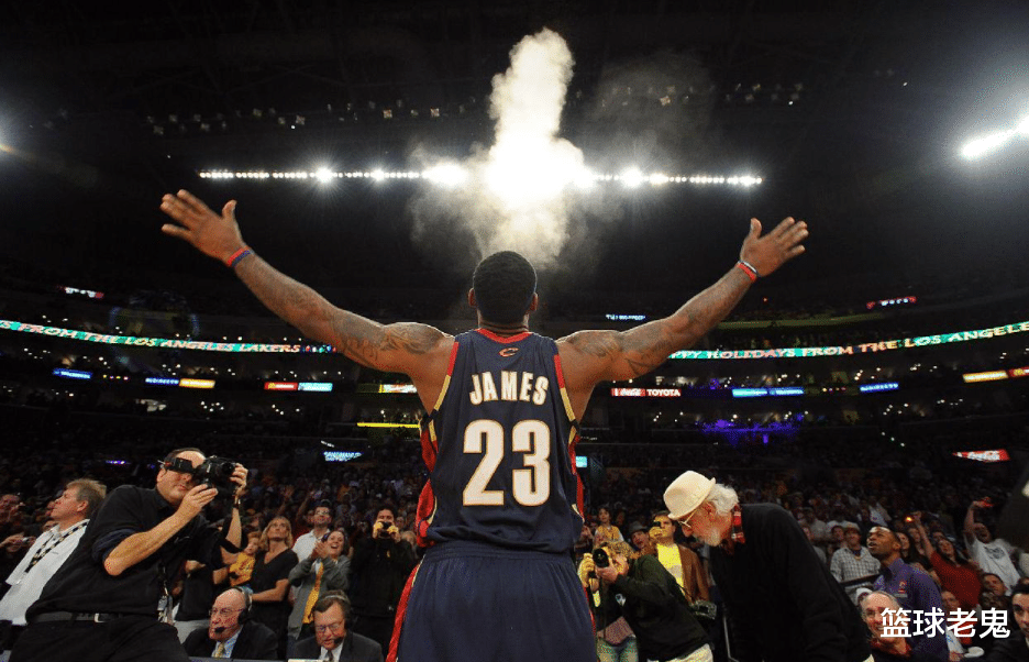 斯蒂芬·库里|离谱！美媒排NBA十大球星，乔丹第2库里第7麦迪第6，第1争议太大