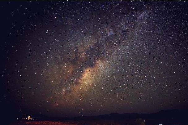宇宙到底有多大?就让哈勃望远镜拍摄到的一组照片告诉你真相