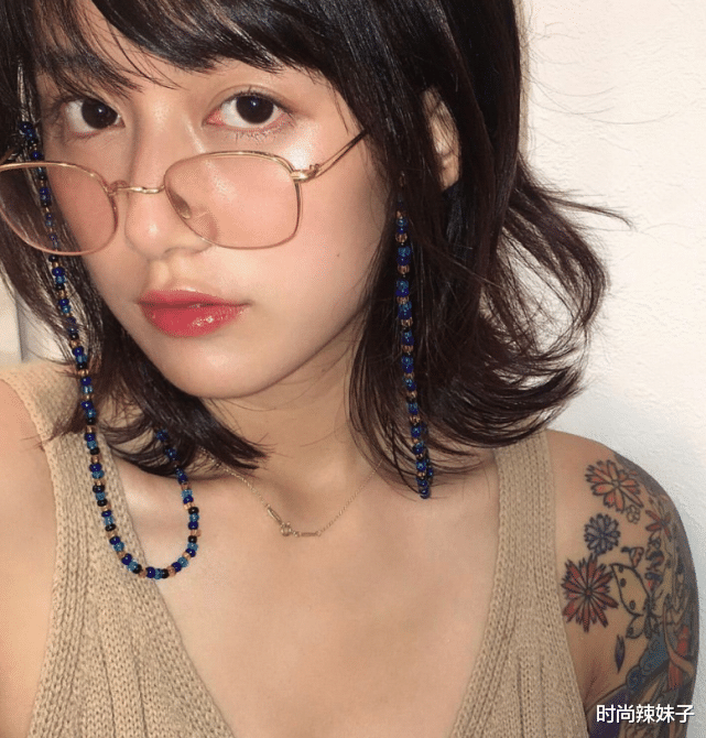 黑尾酱|李诞老婆果然是“神颜女子”,当她穿起JK后,一般男人都受不了