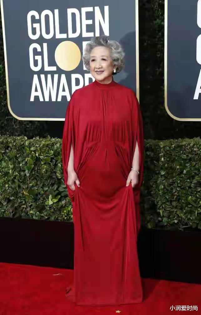 小润爱时尚 76岁胖奶奶有白发也时髦，穿红裙蓝旗袍娟秀脱俗，妈妈们照穿典雅