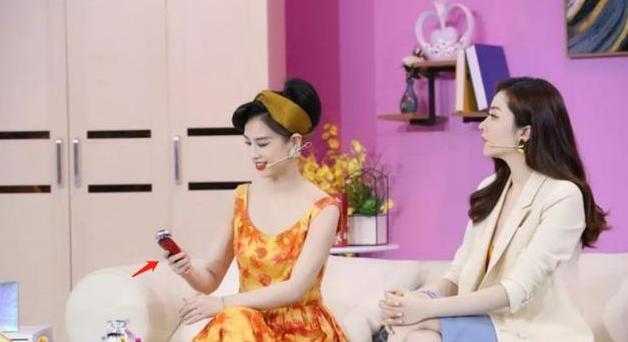 好物官|王鸥打瘦脸针后脸“变僵”,改用美容仪护肤后,越来越漂亮了