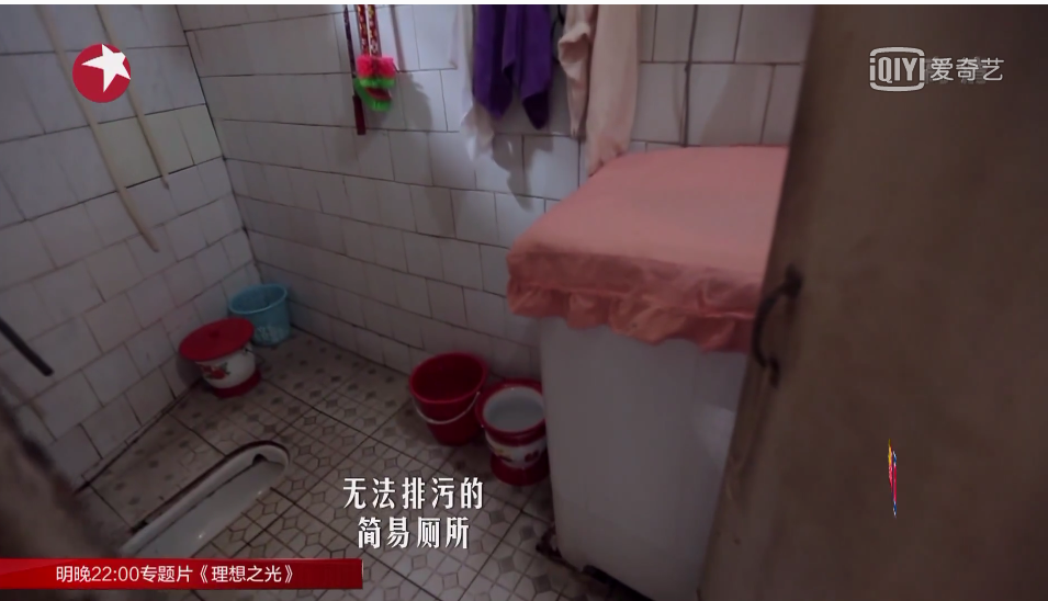 卧室|百年老宅阴冷潮湿，取暖靠蜂窝煤炉，女儿冷到大夏天都要开电热毯