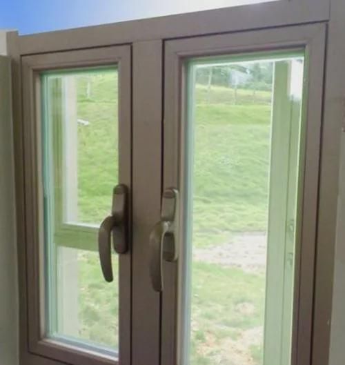 有钱人封阳台都不用塑钢了，现在都流行这个，台风天鸽来了都不怕