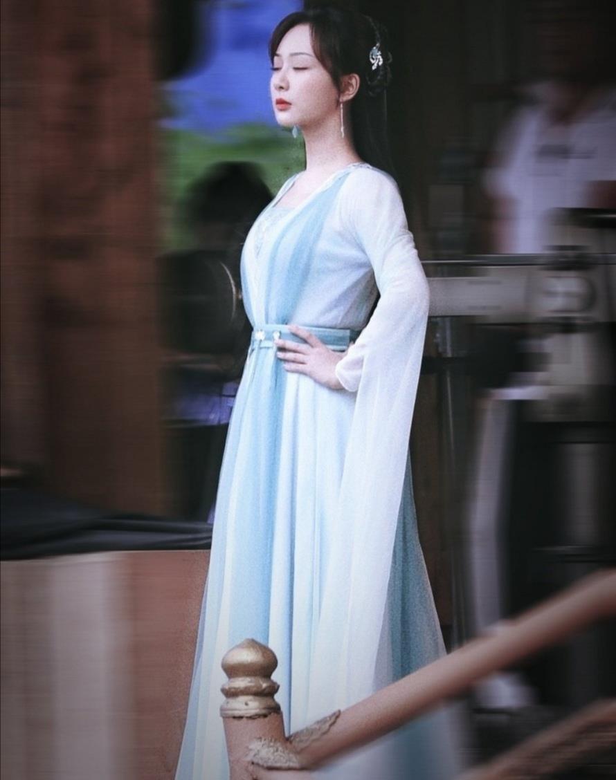 杨紫|杨紫神还原荷花精，入组第一场戏就对打成毅！是剧组刻意安排吗？