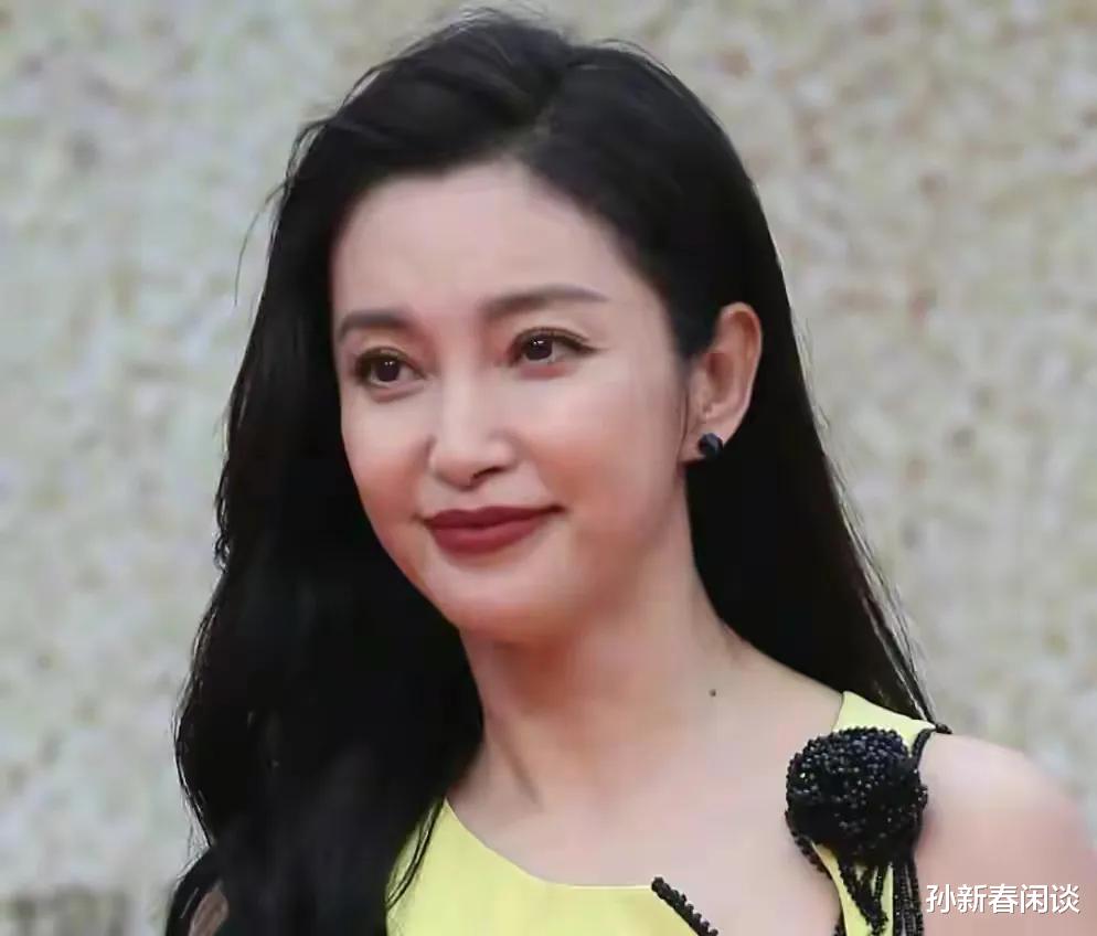 关晓彤|金鸡闭幕生图！倪妮发型害了一张脸，关晓彤很拽，邓超的手不绅士