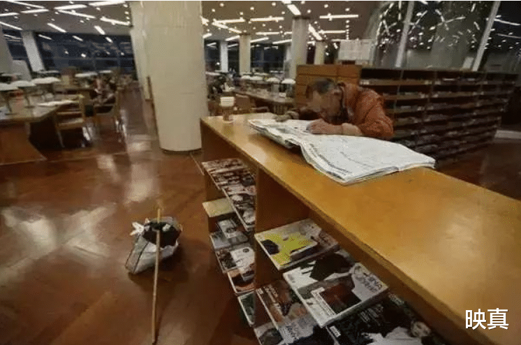 映真 8年前，在杭州图书馆读书的拾荒者，浙大毕业为何沦为这般境地？