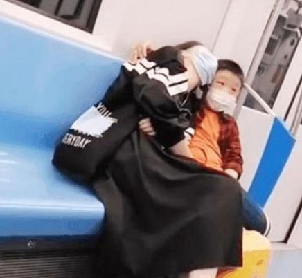 三史之家 小学生帮母亲写请假条走红，单位领导看完感动：奖励千元休假五天