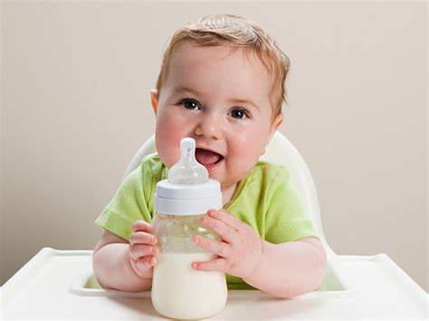 菁妈育儿|营养师:一岁前宝宝食物“黑名单”出炉,牛奶、海鲜、柿子皆上榜