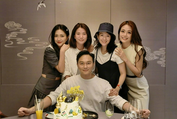 张智霖|章子怡等人为张智霖庆生，“团长”谢娜缺席，“师姐”容祖儿助阵