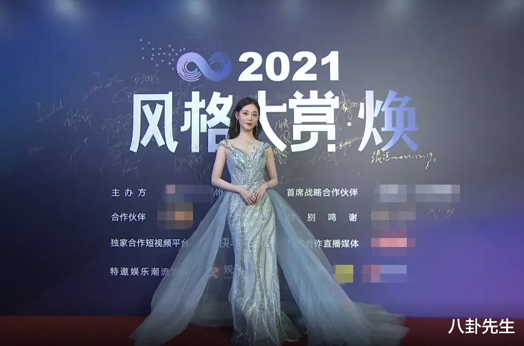 蒋勤勤|最新红毯：蒋勤勤像乡村企业家，程潇红裙诡异，男星穿厚底鞋增高