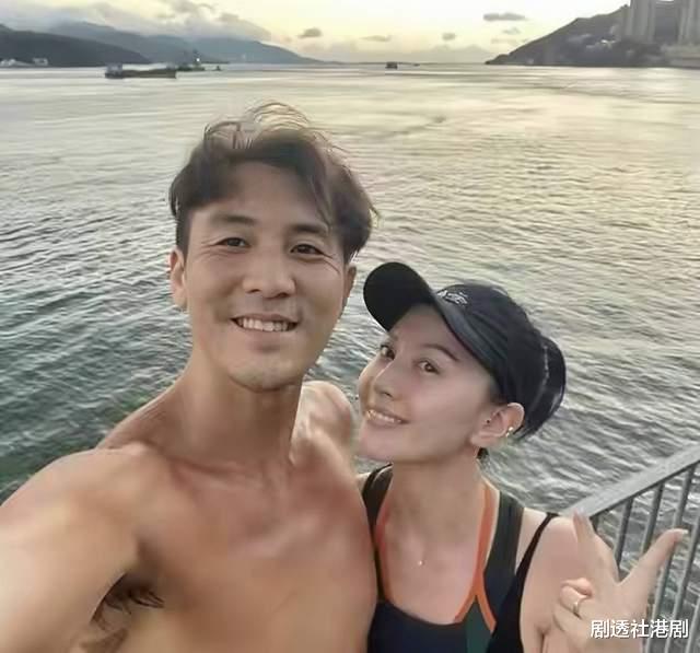 谭俊彦|TVB视帝爱妻惊喜现身！五官精致身材凹凸有致，当年因未婚先孕结婚