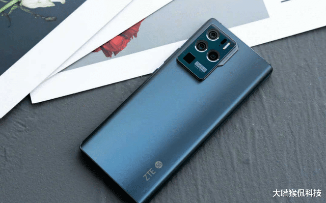 摄像头 骁龙870+55W快充，中端市场的屏下摄像头科技，比小米香？