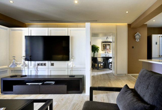 |135平现代风简单时尚的造型，客厅带给人一种清新的感觉