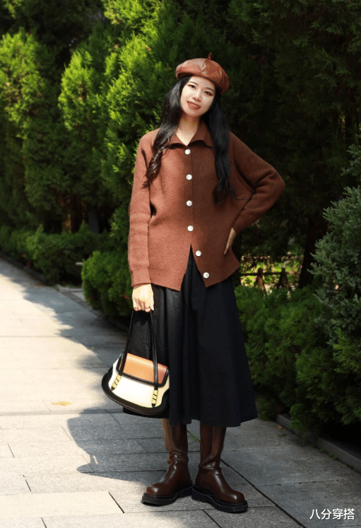 八分穿搭 “针织衫+半身裙”才是秋冬标配，穿上保暖还优雅，时髦百搭