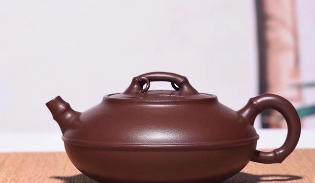 古董|隐藏的富婆钱燕萍，靠古董发家致富，收藏的银缕玉衣连故宫都没有