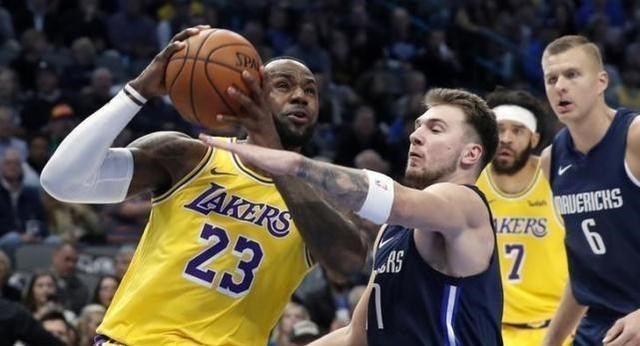 湖人队|联盟最大赢家！湖人4换1或迎顶级轮换后卫，詹姆斯在家笑开花