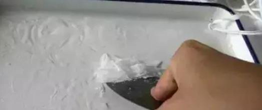 翡翠|好多人都特别疑惑，翡翠表面上一层蜡，到底是不是造假呢？
