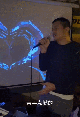 李亚鹏|李亚鹏和小19岁女友拍写真,海哈金喜超有范儿,手托腮像极了王菲