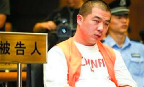 北京男子为600万拆迁款,持刀杀害自己6位至亲,2011年被执行死刑