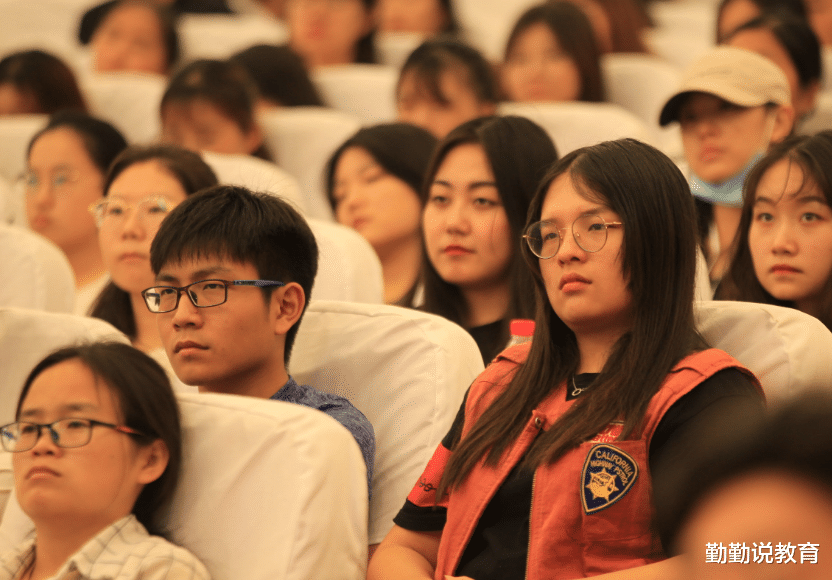 齐秦|四川传媒学院“校花”走红，身材颜值不输明星，而且还如此优秀