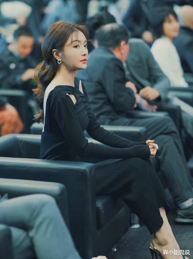 槑小姐侃说 42岁秦岚才是真正的单身女王,人至中年非但没走样,反而更惊艳