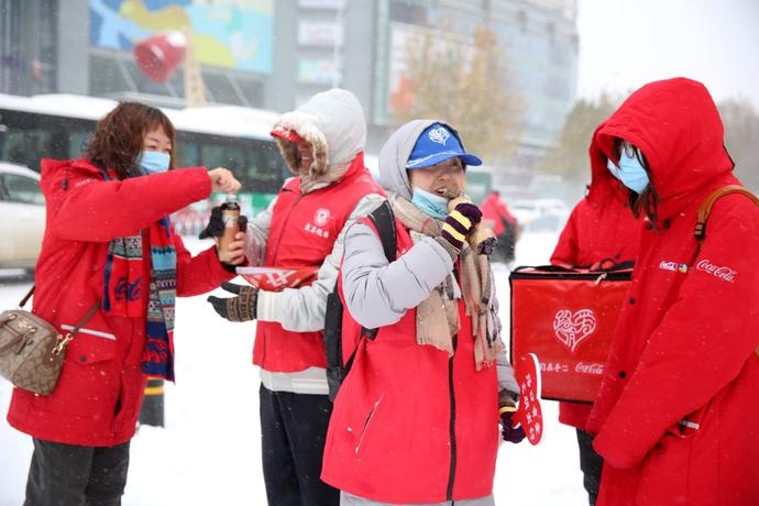学忠说育儿|辽宁历史罕见暴雪！中粮可口可乐爱心“姜”至，温暖+倍