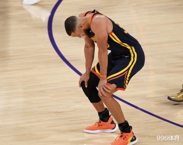 布克|為什么布克一個變向就破了湖人的防守，庫里卻被防得非常掙扎？