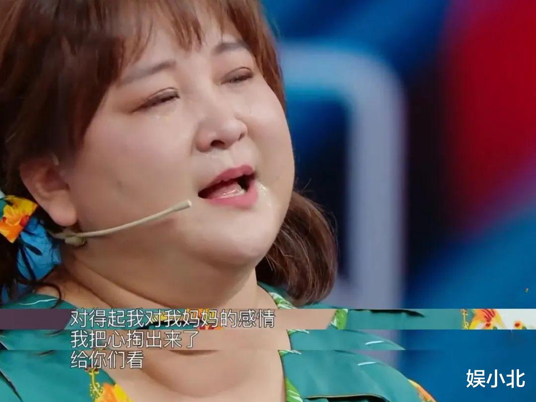 贾玲|《李焕英》细节戳心，贾玲爸爸本色出演，敞篷车车牌疑是妈妈忌日