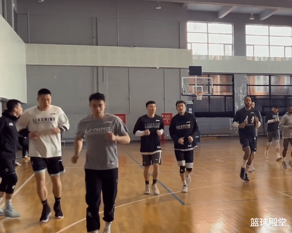 杨鸣|辽宁备战首战！四国手归位，全队专注训练，金金很皮，杨鸣好心情