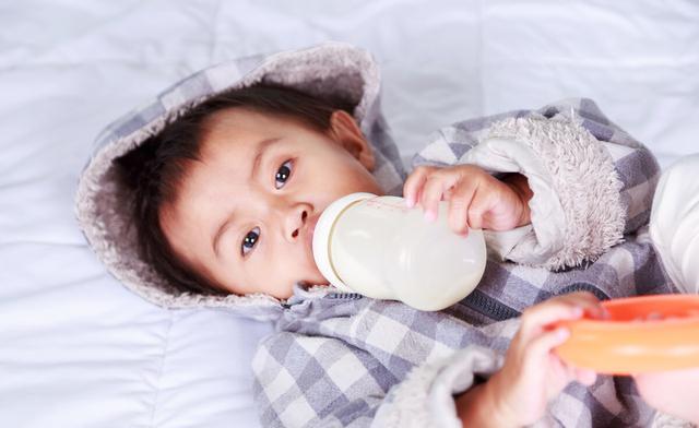 牛小姐聊育|娃一岁后，家长喂养牢记“两戒三少二坚持”，孩子成长更健康