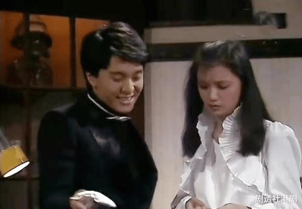 周星驰|笑得好开心！58岁“白僵尸”亮相TVB新节目引回忆杀，同太太结缘全靠星爷