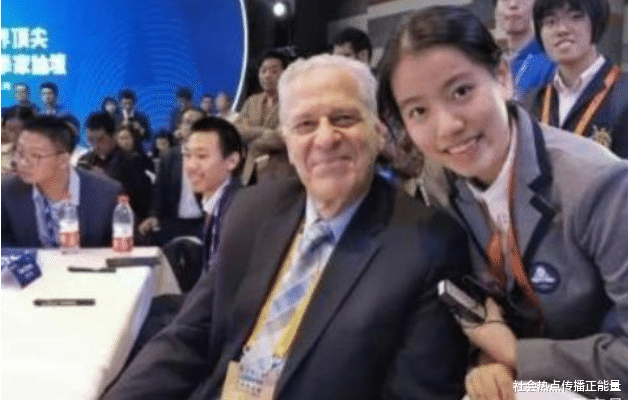 科学家 被称为最年轻的科学家，曾2次参加顶级科学论坛，传奇一样的存在