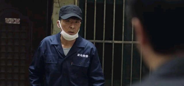 谁是凶手|全网都在猜谁是凶手，其实片头的相片上就有凶手，还用猜吗？