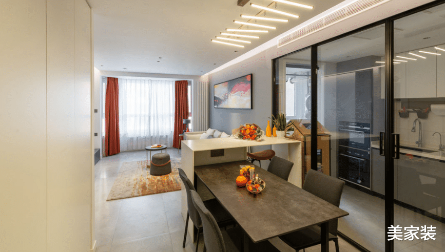 黑白灰也可以很时尚，看海归小夫妻的家，如何展现简约的美感