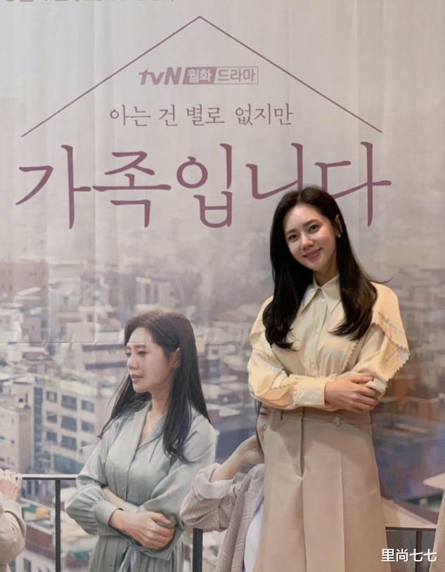 秋瓷炫|秋瓷炫婚变后首次秀恩爱，穿奶奶棉袄老太多，素颜出镜大脑门抢眼