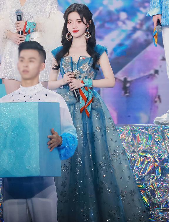 鞠婧祎|有种低调炫富叫鞠婧祎，手腕不戴手镯，看清她戴的什么：长见识了