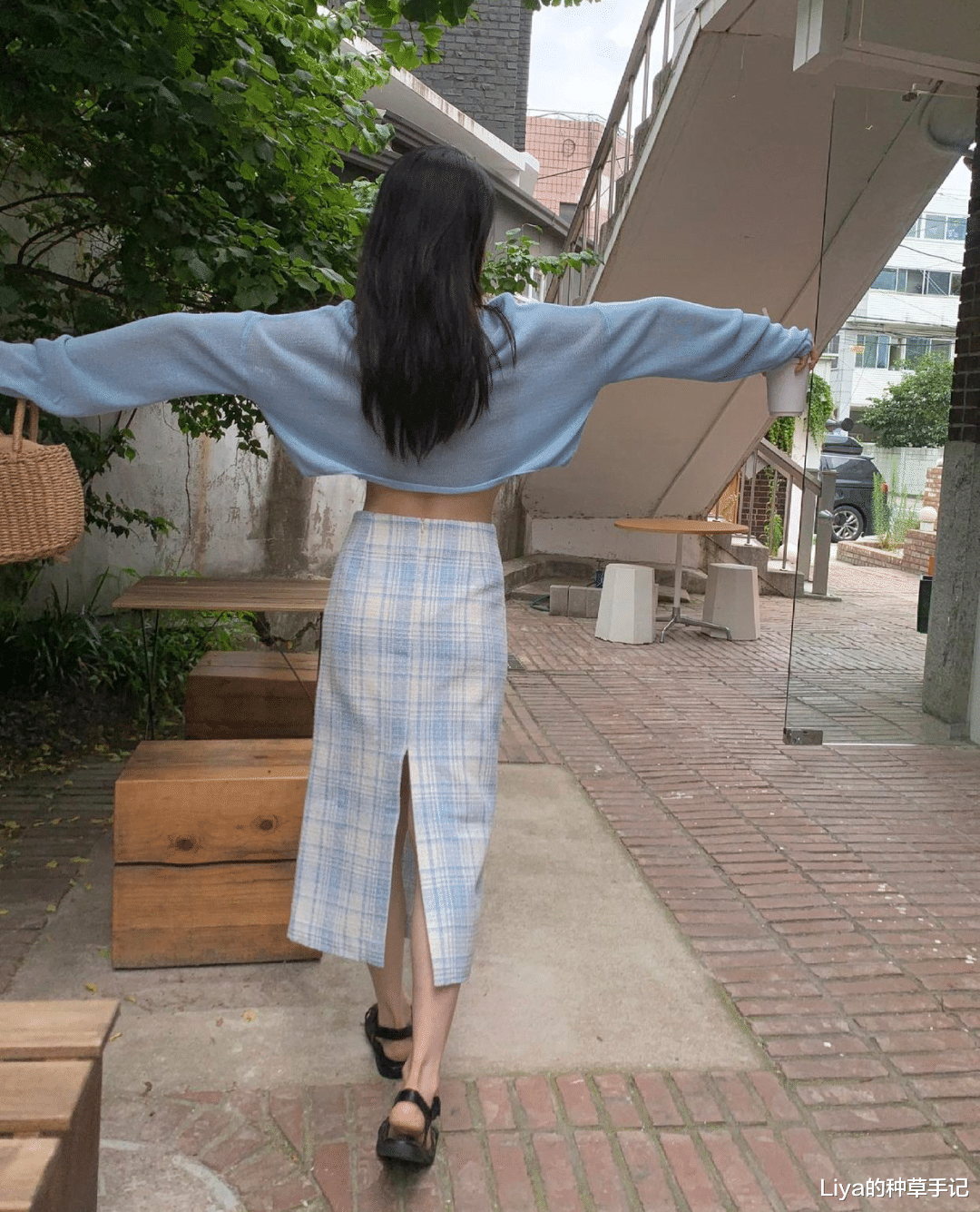 Liya的种草手记|夏天穿这两个颜色 = 很贵