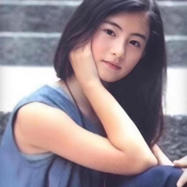 张柏芝|张柏芝的遮羞布被扯下，看谢霆锋如何说，难怪三胎只有孩子没父亲