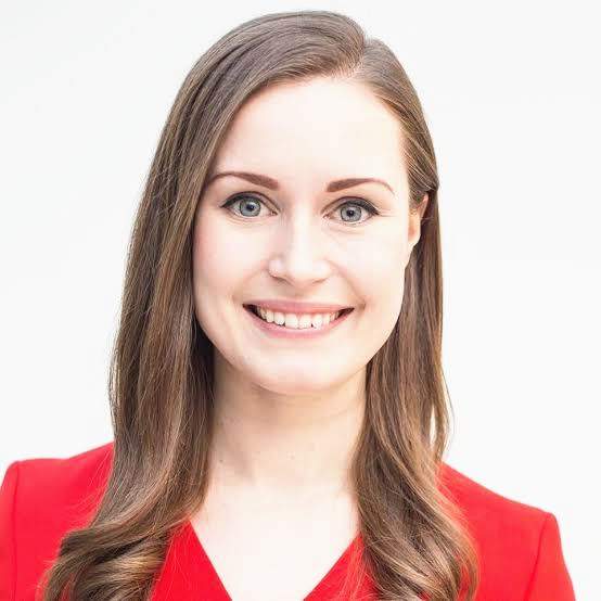 全球时尚号|芬兰35岁总理，被称“最美铁娘子”与男友相恋16年，衣品可甜可飒