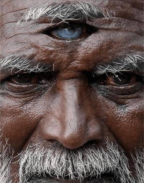 科学家 人类有第三只眼，被封印了？