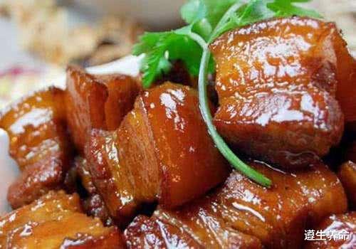 尿酸|尿酸高的人只能喝白开水？医生建议：这3种“饮料”或有助于降酸