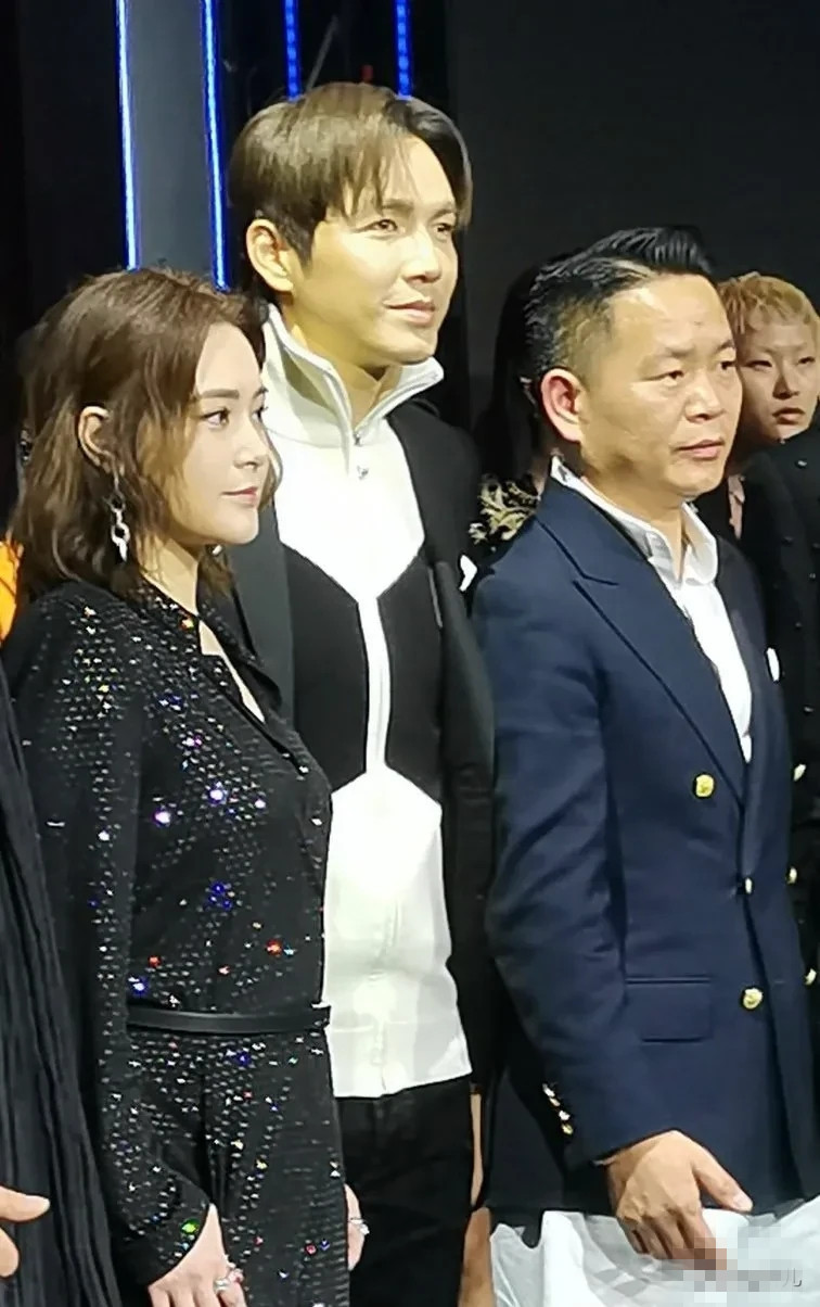 钟汉良|阿娇身边这个男人是钟汉良？这是碎了几层滤镜呀？