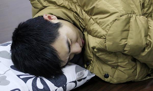 昧哥的快乐生活 为什么人们睡得越来越迟？吃褪黑素助眠，是黑科技还是智商税？