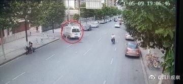 飞轮影视 还原成都49中学生坠亡事件：关键监控有无缺失？坠楼是如何发生的？孩子为何走到这一步